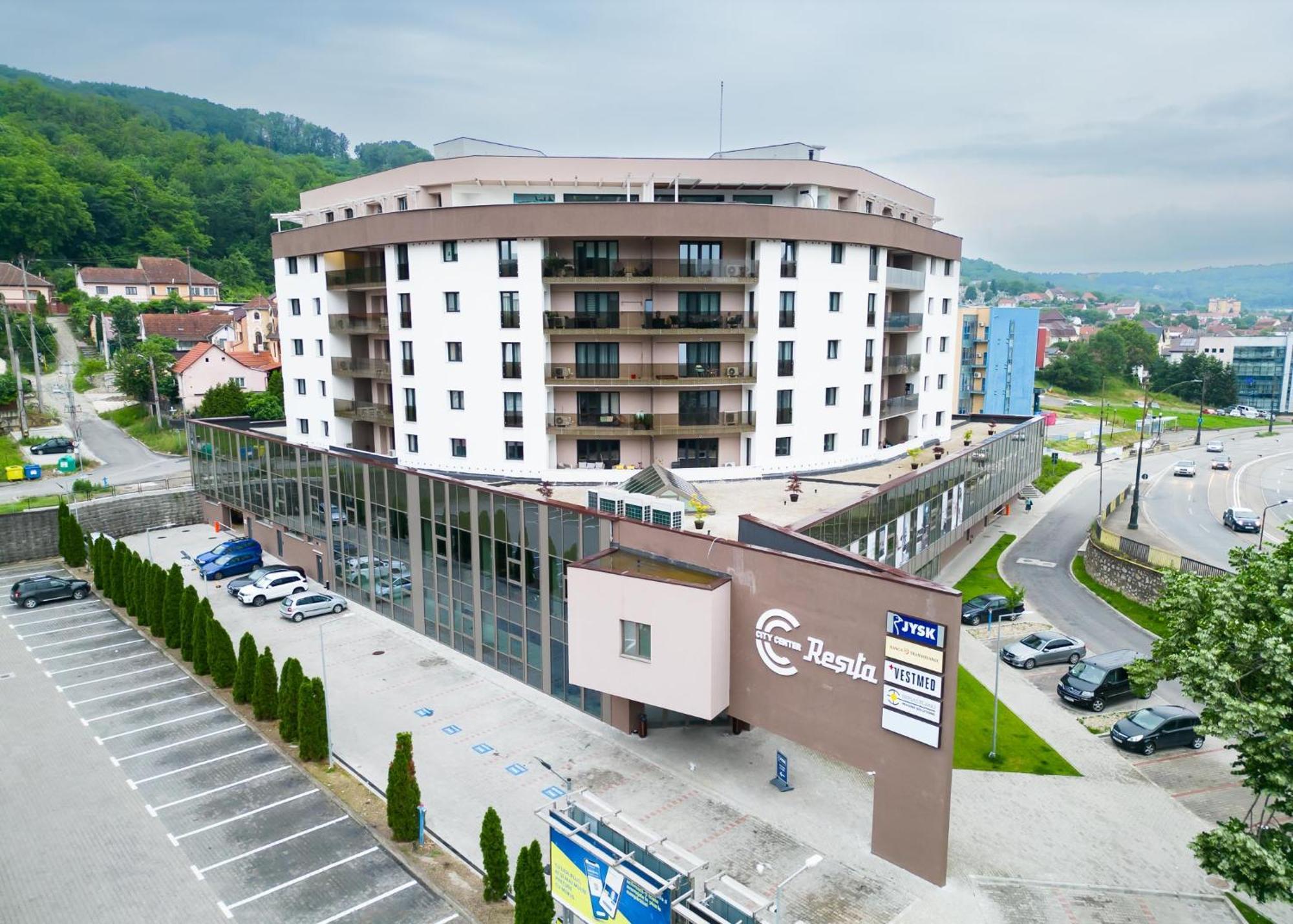 City Center Accommodation - 108 Resita Luaran gambar